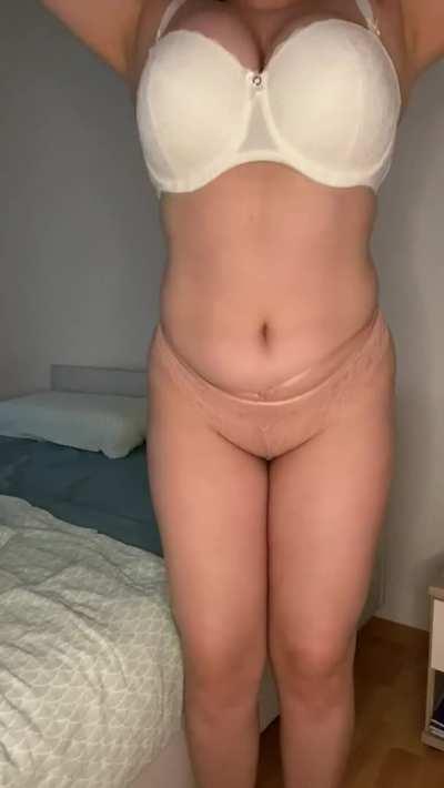 Finally I feel comfortable enough to show my chubby tummy… plz be nice