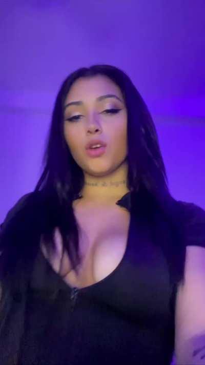 Cute lil TikTok from earlier, my titties decided to pop out a lil ;) 