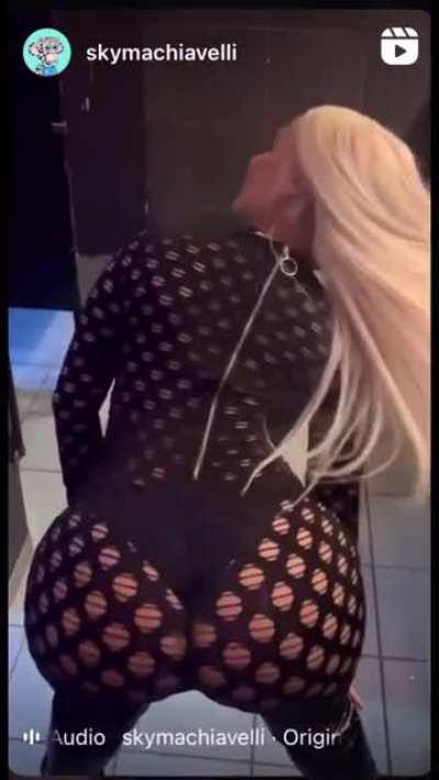 Ice Princess (@skymachiavelli)