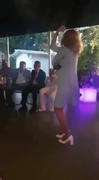 Dancing MILF forgets she went commando...