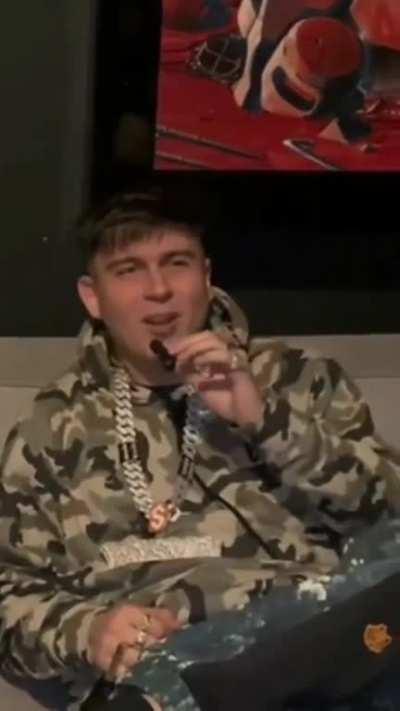 EL FANTASMON DE YSY A ES VIEWER BANA 😛