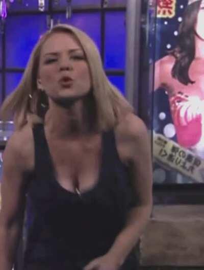 She must have super glued that zipper