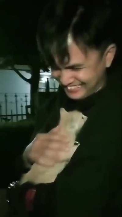 Kitten doesn't want to leave