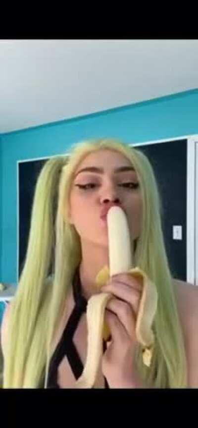 Her folder in the comments 😍💦