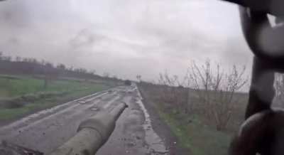 A Ukrainian leopard 2A4 withstanding the hit from a FPV drone. Location not given.