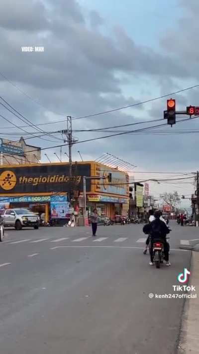 Chắc cô này bị hồn Hồ nhập