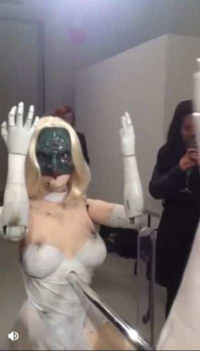 This robots performance art