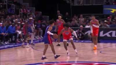 [Highlight] Jalen Duren loses his shoe but gets it back on fast enough for a drive and a bucket