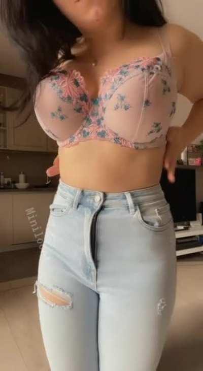 Im gonna beat your ass in MK but I will show my boobs too