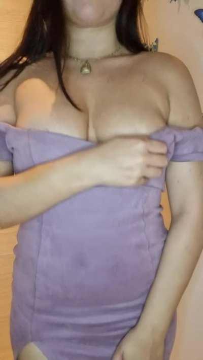 Some natural DDs to brighten your day ! Had them since i was 12 a blessing and a curse 😉 i hope at least 1 guy loves them 💖