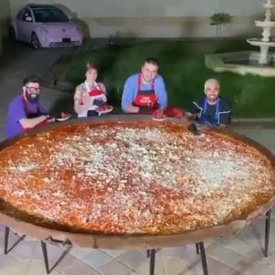 Czn Burak making a giant pizza