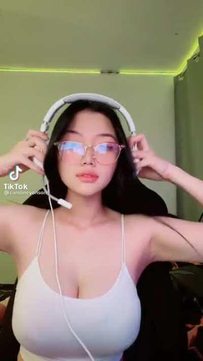 Gamer chick