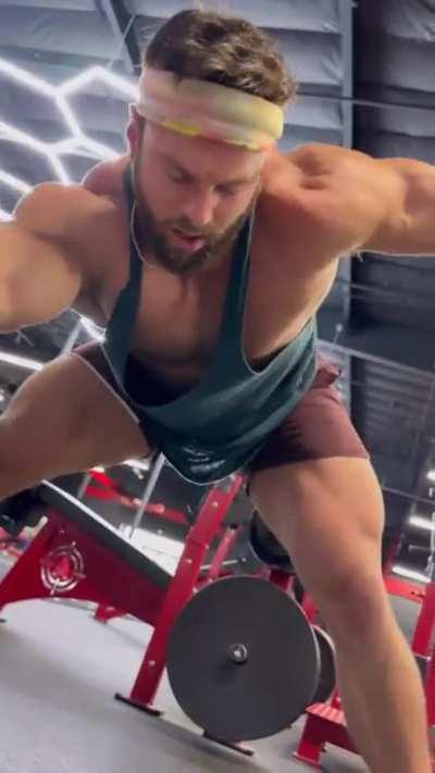 Beelce y salva en el gym