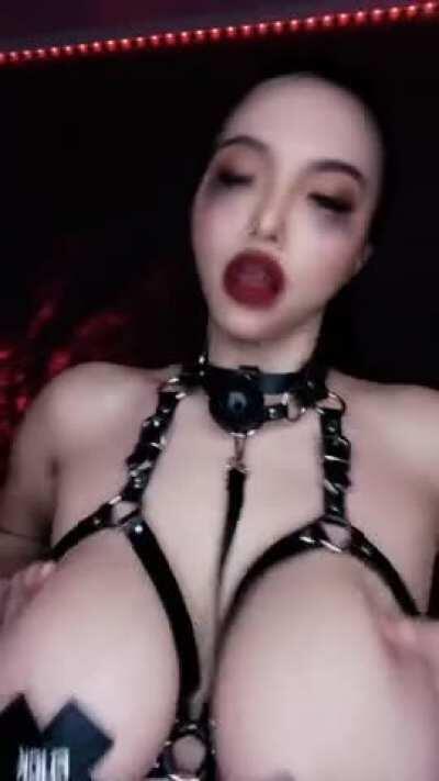 Love me like you do or Fuck me as you do? 😈