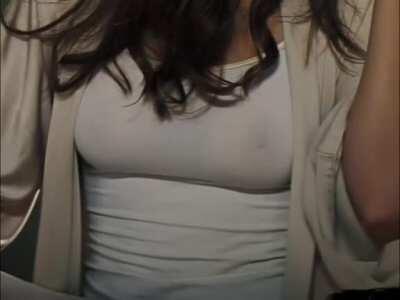 Kate Mara teasing her amazing boobs in Shooter