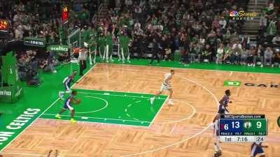 [Highlight] Kristaps Porzingis breaks Danuel House Jr' s ankle on the jab and slams it home!