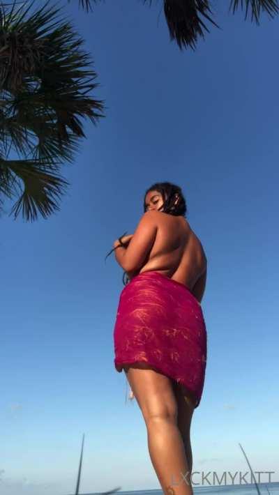 Love those 🥵tits out in the wild🔥