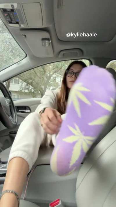 Just got done at the gym.. smell my sweaty gym soles!! NOW!! 👣🤤👸