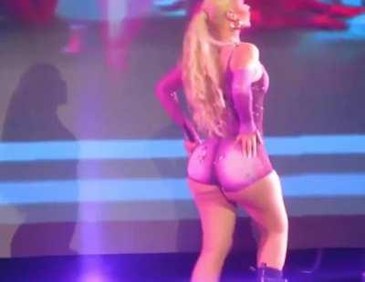 Iggy’s Cheeks 🍑