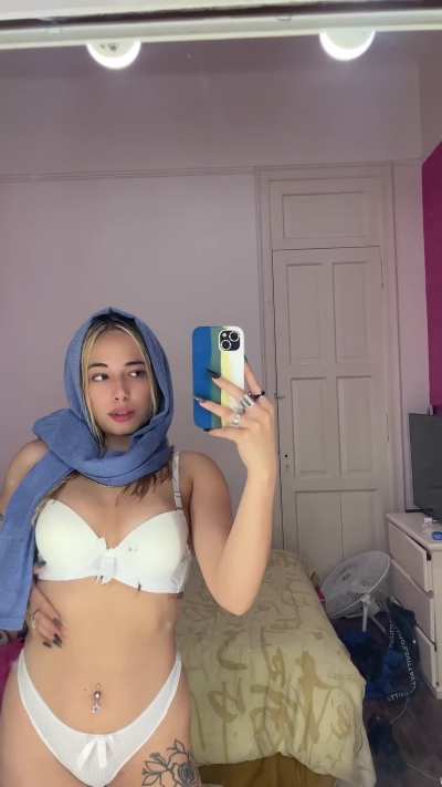 Tell me, will you jerk off after seeing this arab booty?
