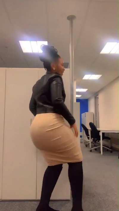 Workwife indeed 🤤