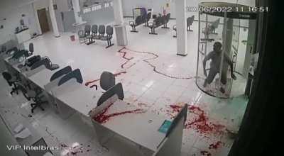 Robber gets what he deserved after trying to attack a security guard in Brazil.