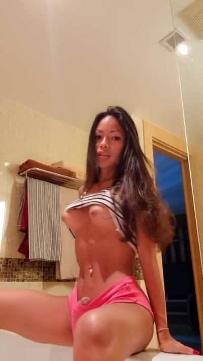 Damn! Peachy Lily is hot!