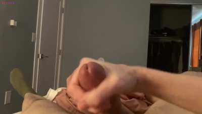Friend makes me cum by way of her hand