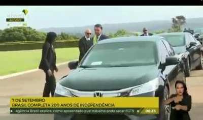 b17 discute com micheque, vem um segurança e manda baixar a câmera.