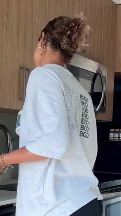 Lexie shakes her booty but edits it out 😡😂