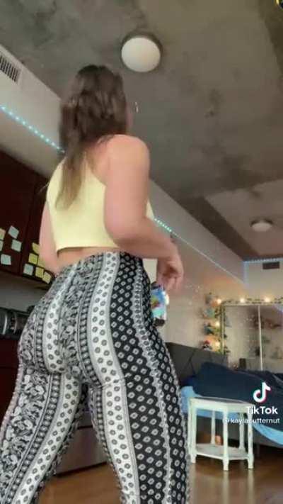 Soft & Jiggly No.239 😍🍑