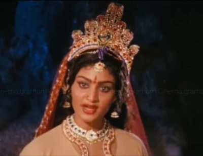 Watch Prem Nazir being punished in the most cruel manner. Paavathine konnal mathiyaayirunnu.