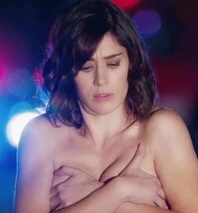 Lizzy caplan