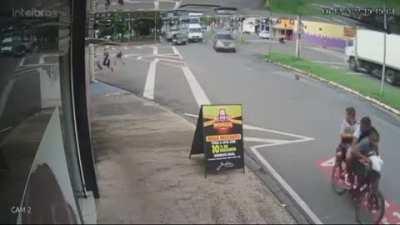 children witness assasination in broad daylight, Brazil