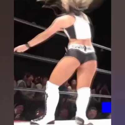 Toni Storm 🍑
