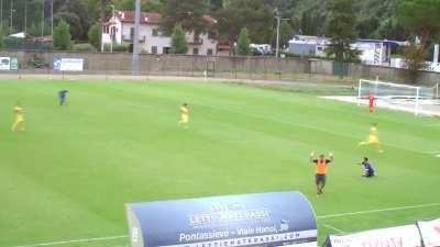 Why did the coach get sent off? He wasn't even the last man?! That was a normal tactical foul 🤔🤔🤔