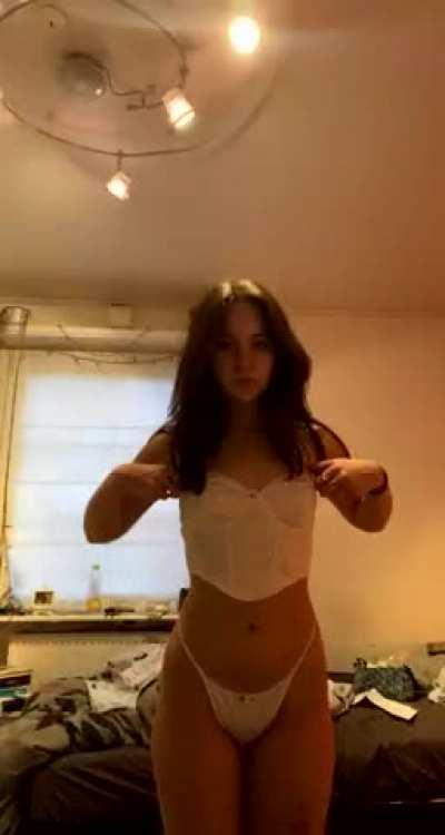 What do you think of my figure i need to grow my ass more xx 🙈