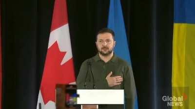 Young Ukrainian-Canadian students of St-Demetrius school surprised President Zelenskyy in Toronto in the best possible way...