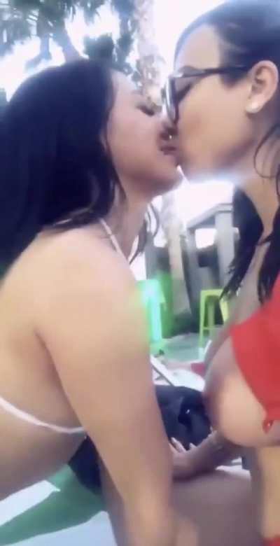 Instant hard on 👀