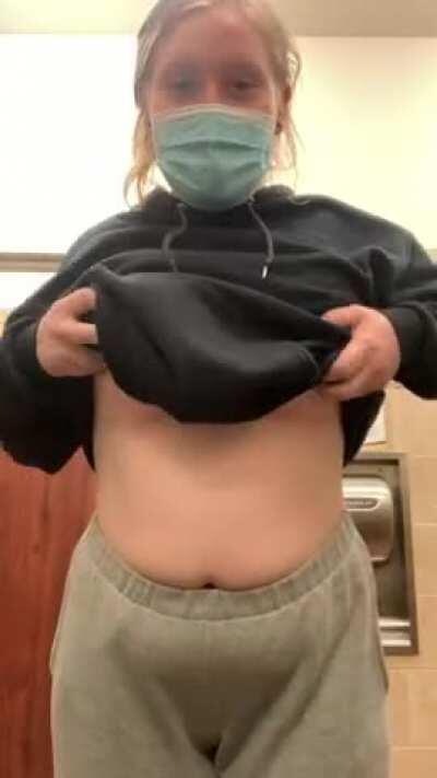 love doing this stuff in public💛😁