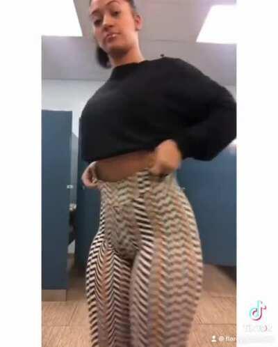 Soft & Jiggly 18 (Redbone’s Really Soft Jiggly Ass) 😍🤤🍑