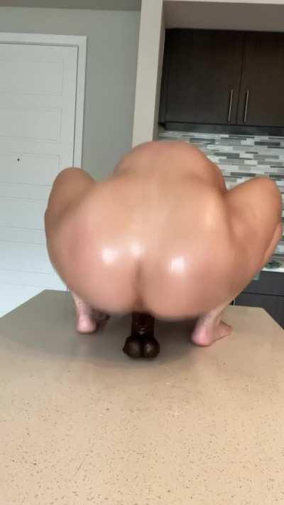 I was so horny that I drenched my kitchen counter