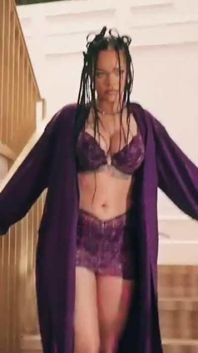 Rihanna (@badgalriri)