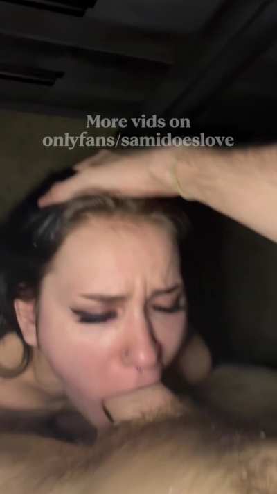 Now this is how u deepthroat a dick