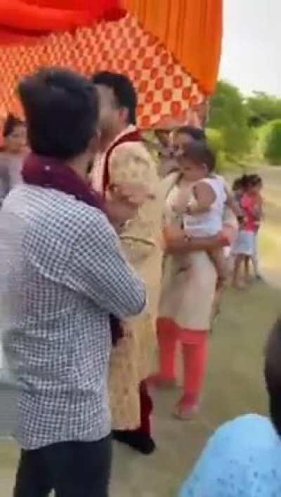 Aag lagi basti me, Dhol wale masti me.