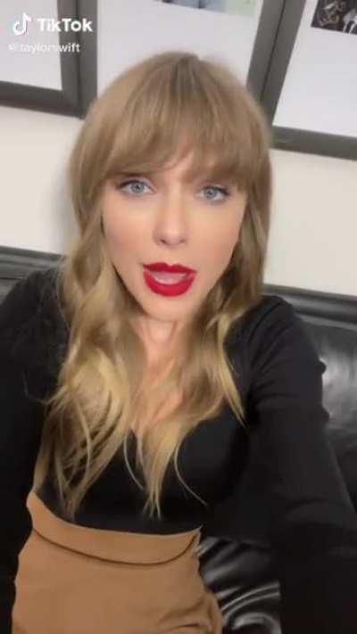 New TikTok with Selena