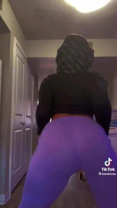 She doing it effortlessly 🤧