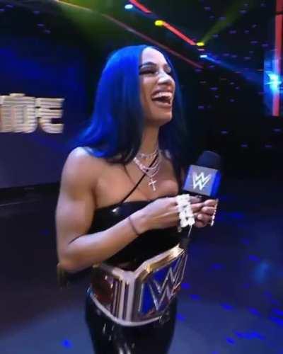 Here’s a compilation I made of Sasha Banks & her cool outfits.