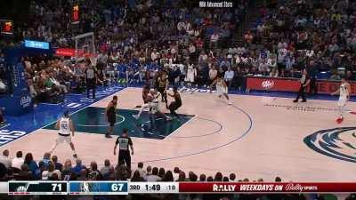 [Highlight] Christian Wood meanders coast-to-coast for a dunk