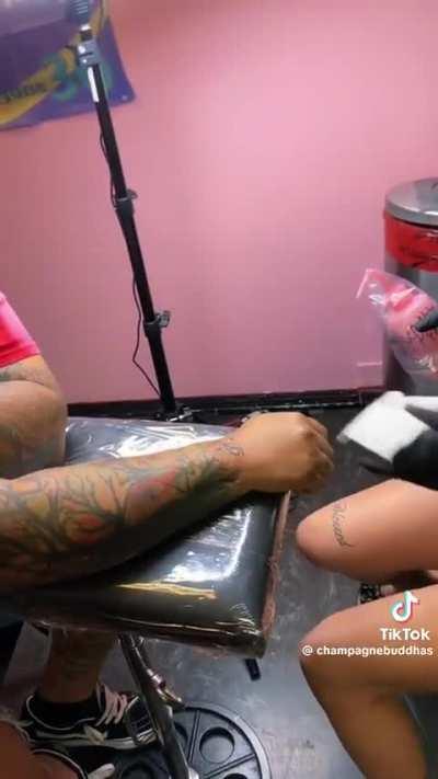 Bhad Bhabie doing tattoos for fans ❤️